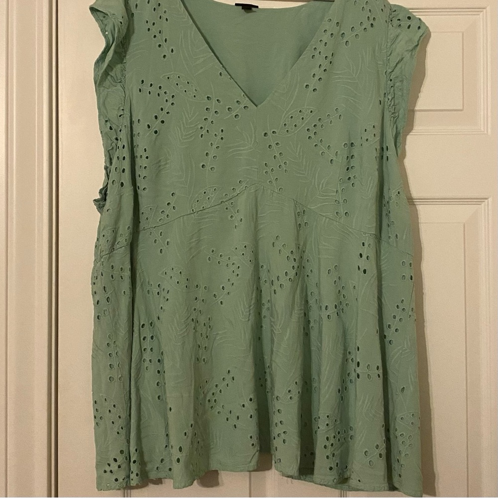 Torrid Eyelet Ruffle Sleeve Babydoll Top Green size 5 - Picture 1 of 10